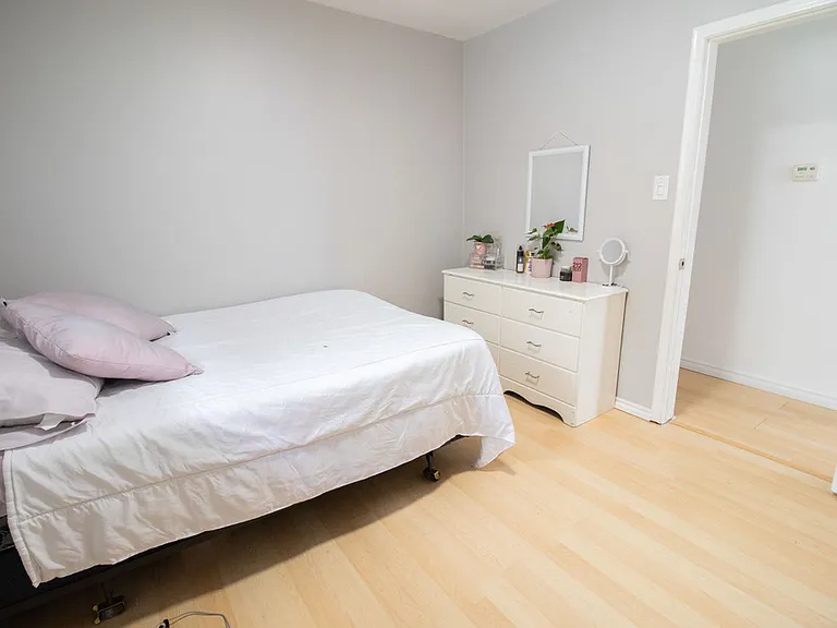 5 Alexandra Blvd — Photo 9