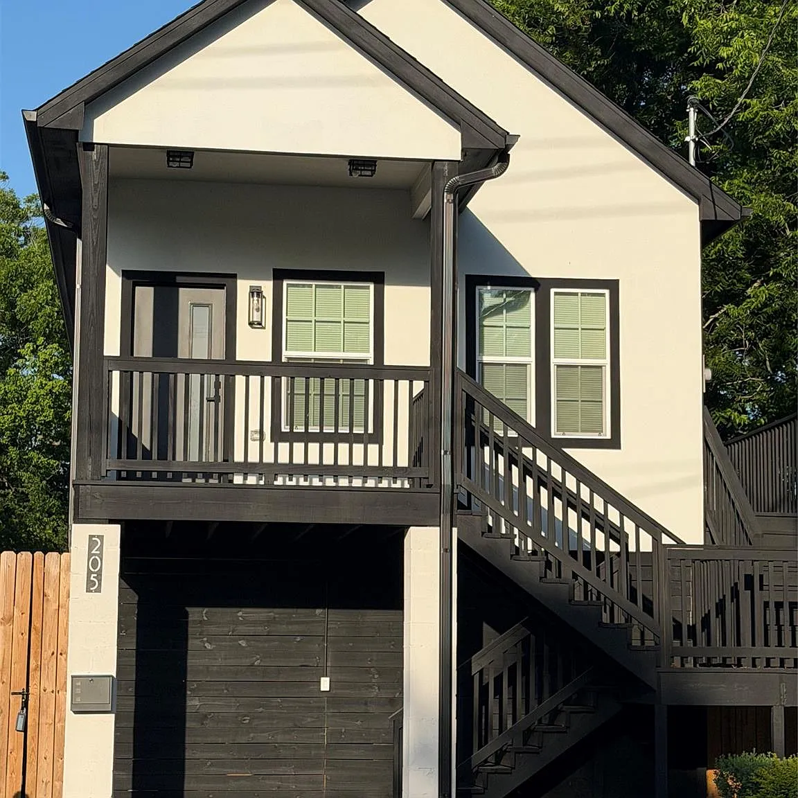 3 bed, 2.0 bath, $2,300 — Photo 2