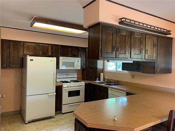 5th image of 103 Myrtle Ave