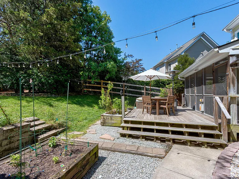 2711 Ashland Dr — Photo 47