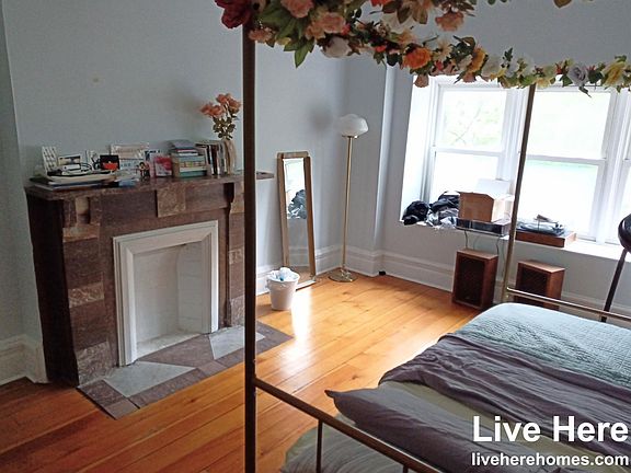 2nd image of 1417 N Wicker Park Ave #2