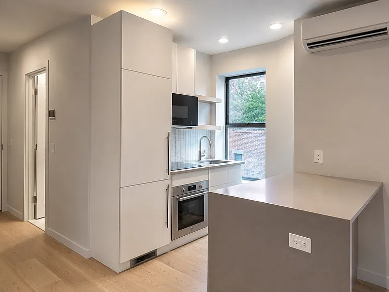 241 W 13th St #17 — Photo 3