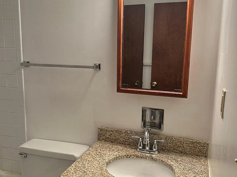 1216 W Jefferson St #5 — Photo 6