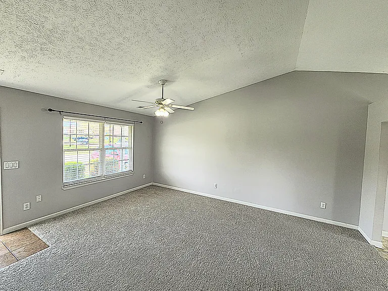 3906 Brownstone Dr — Photo 4