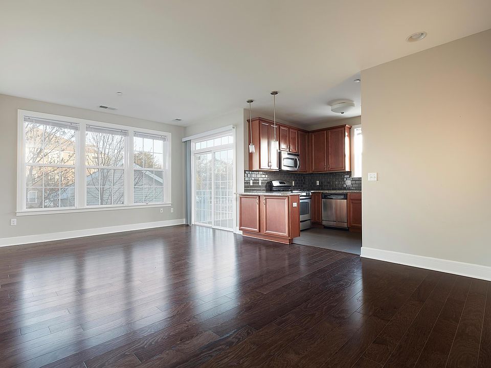Glen Eyre Apartment Als Clementon, Does Your Hardwood Floor Need To Match Trimblestone Color