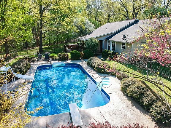5th image of 1049 Wildflower Ln