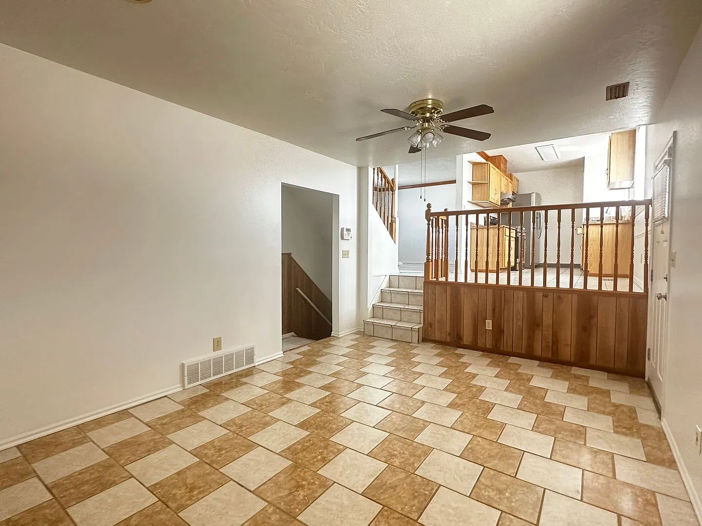 Great Home with Tons of Garage and RV Space Now Available! — Photo 1