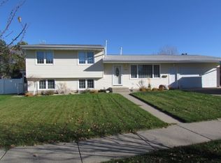 1841 9th St SW, Minot, ND 58701