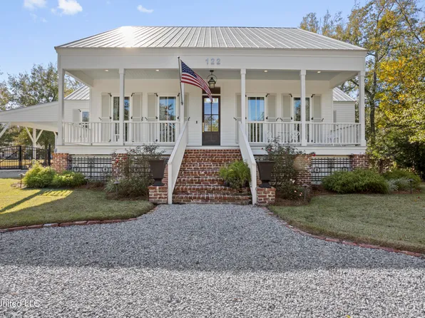 122 Felicity St, Bay Saint Louis, MS 39520