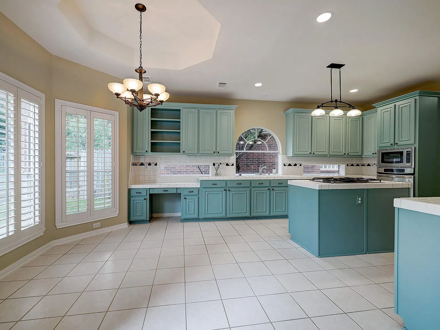 3 bed, 2.5 bath, 2485 sqft, $2,950 — Photo 4