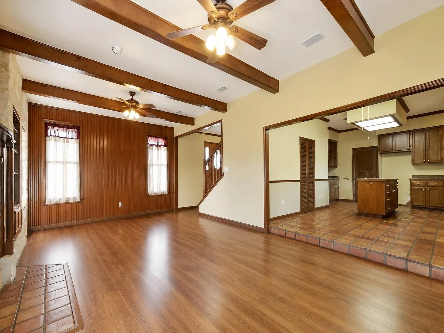 4 bed, 2.5 bath, 2548 sqft, $3,600 — Photo 3