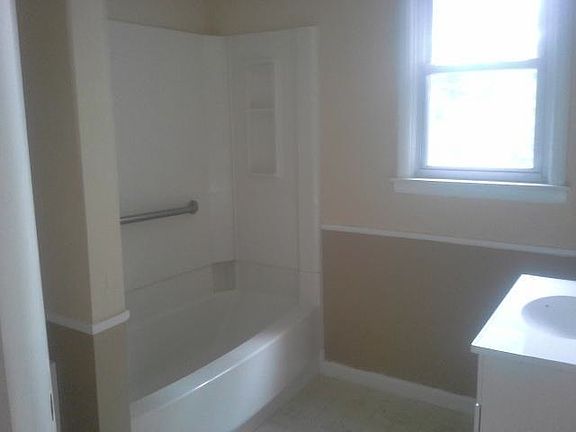 4th image of 2209 6th St