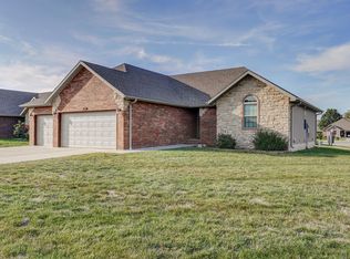 879 E Barracuda Dr, Nixa, MO 65714