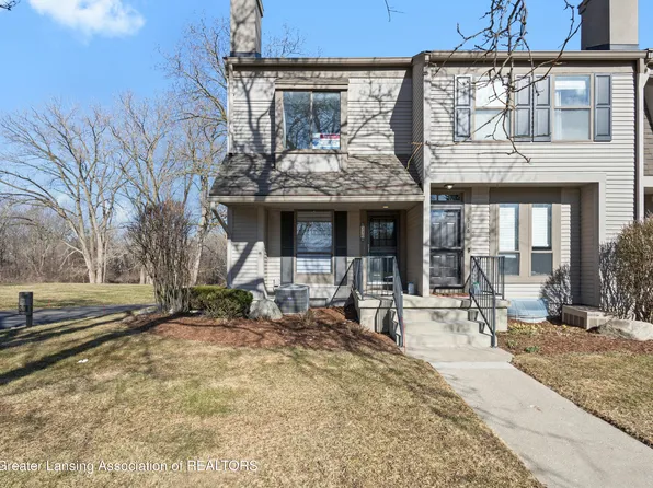 320 Park Meadows Dr, Lansing, MI 48917