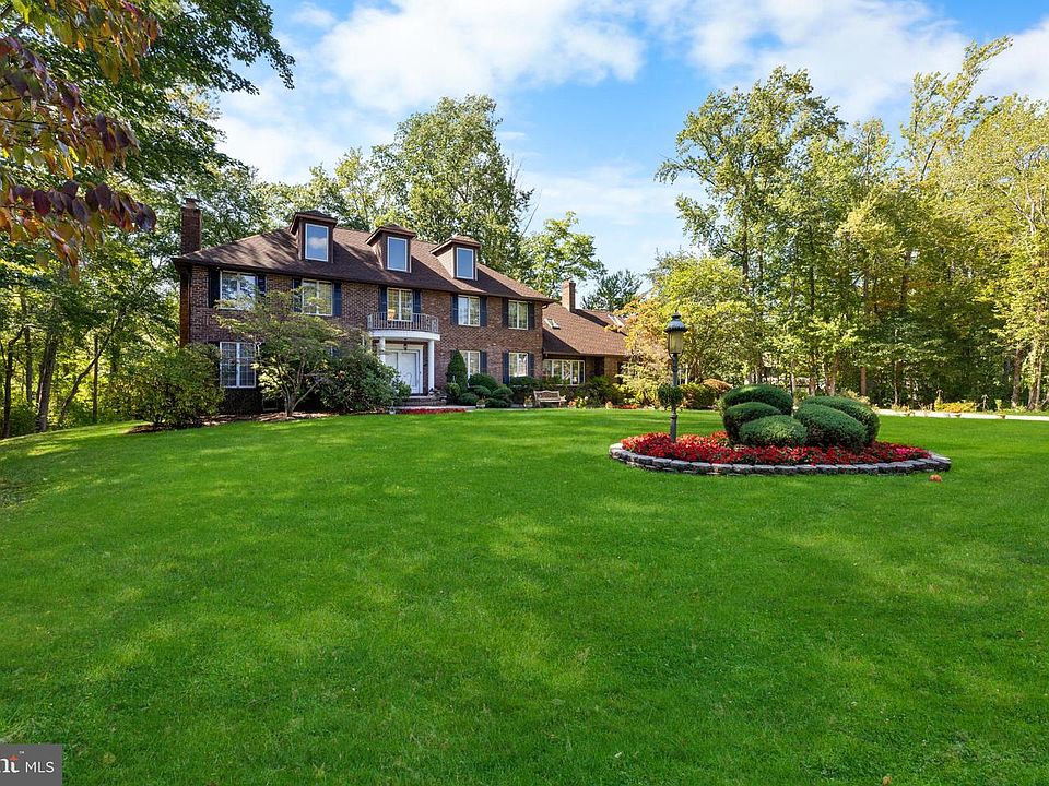 1st image of 7 Hidden Springs Ln