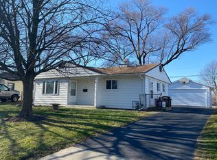 22 Pine St, Carpentersville, IL