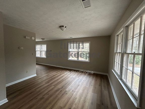 2nd image of 90 Meadowbrook Ct #E