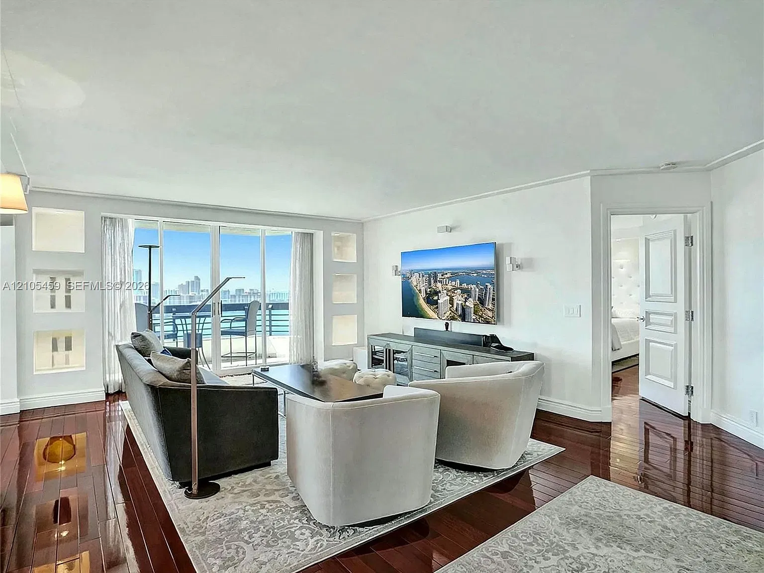 Mystic Pointe Tower 400 C — Photo 3