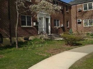 5821 251st St, Little Neck, NY 11362