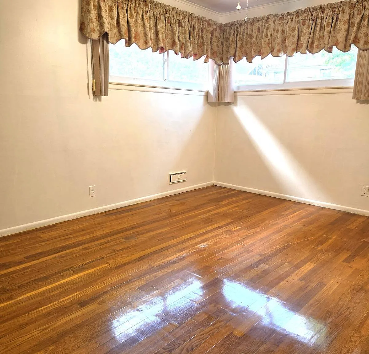 3 bed, 3.0 bath, 1248 sqft, $4,500 — Photo 4