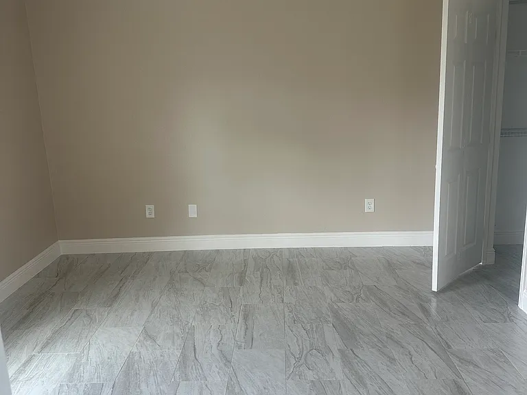 2327 Harbor Town Dr — Photo 6