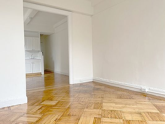 5th image of 42 W 72nd St #7C