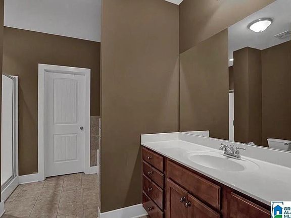 4th image of 147 Singapore Cir