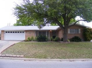 704 Stricklen Ave, Del Rio, TX 78840