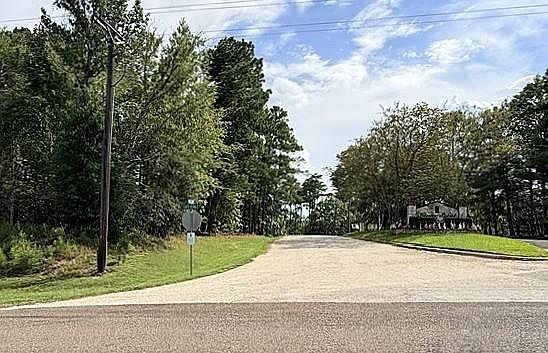 1st image of Kings Point Dr