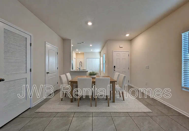 421 Aralia Ln — Photo 6
