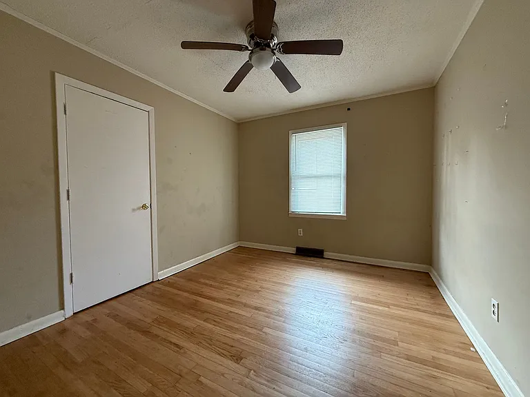 406 N Rutherford St — Photo 5