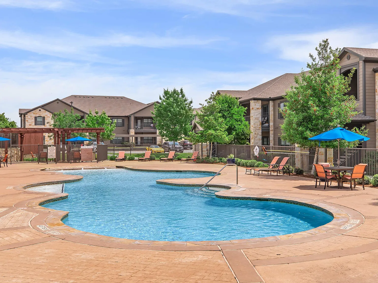 Town Creek Village Apartments — Photo 4