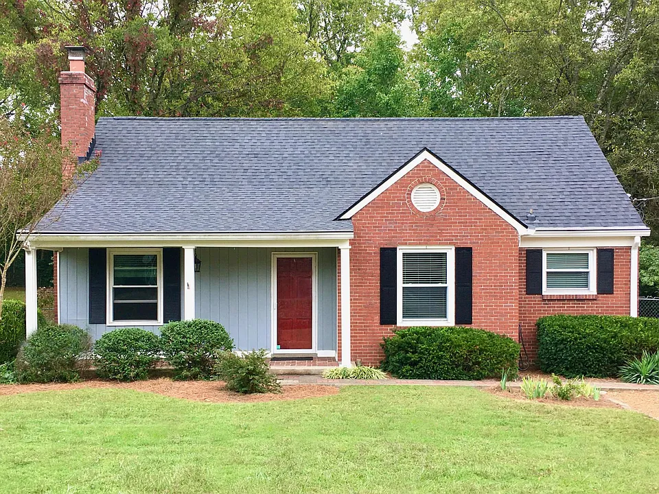 2823 Woodlawn Dr
