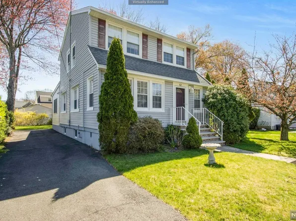 68 Chestnut St, Hillsdale, NJ 07642