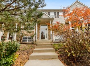 884 S Insignia Ct, Palatine, IL 60067