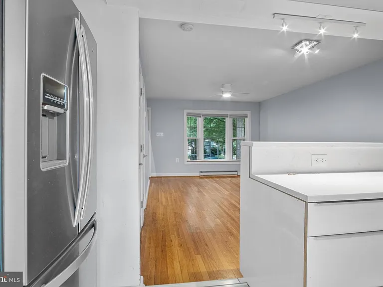 350 James St — Photo 10