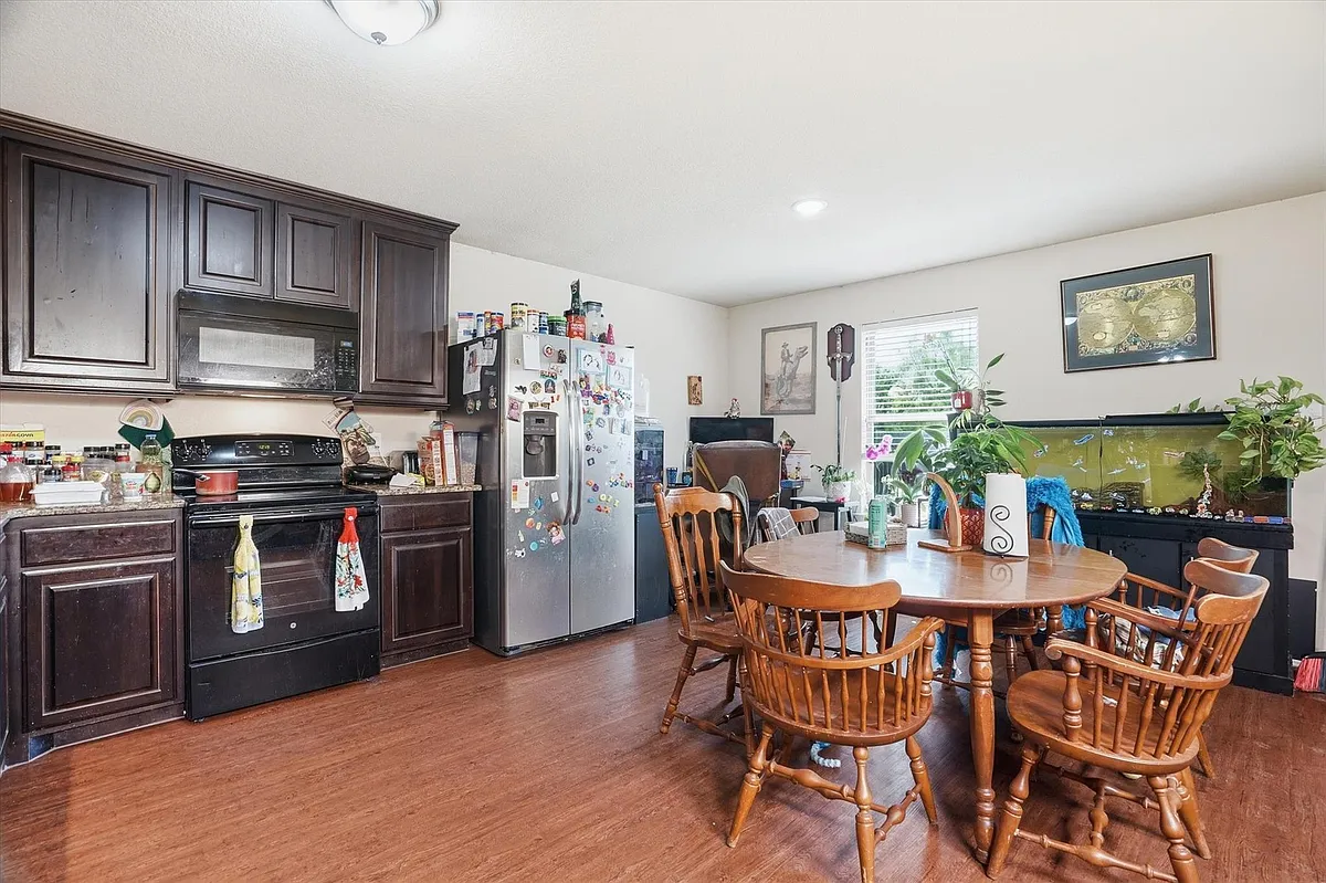 Building Photo - 1812 Village Park Trl