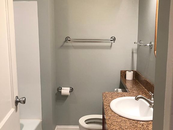 3rd image of 1588 Orchard Grove Ave