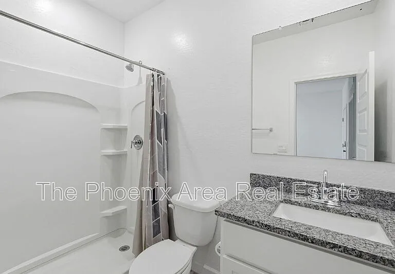 2761 W Seaver Ave — Photo 22