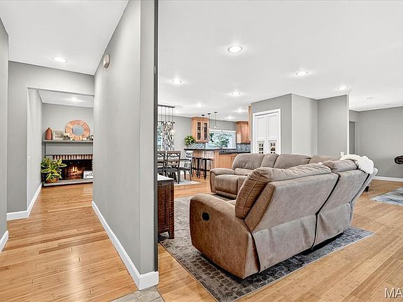 4th image of 805 Lesparre Dr