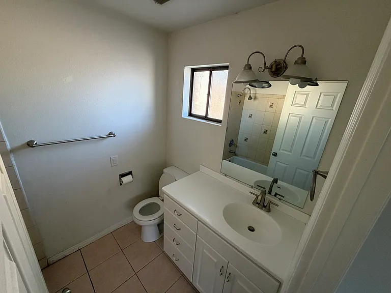 394 S 660 East Cir — Photo 7