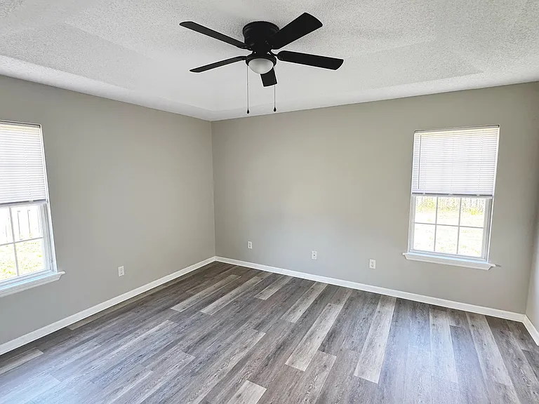 809 Tisbury Ln — Photo 8