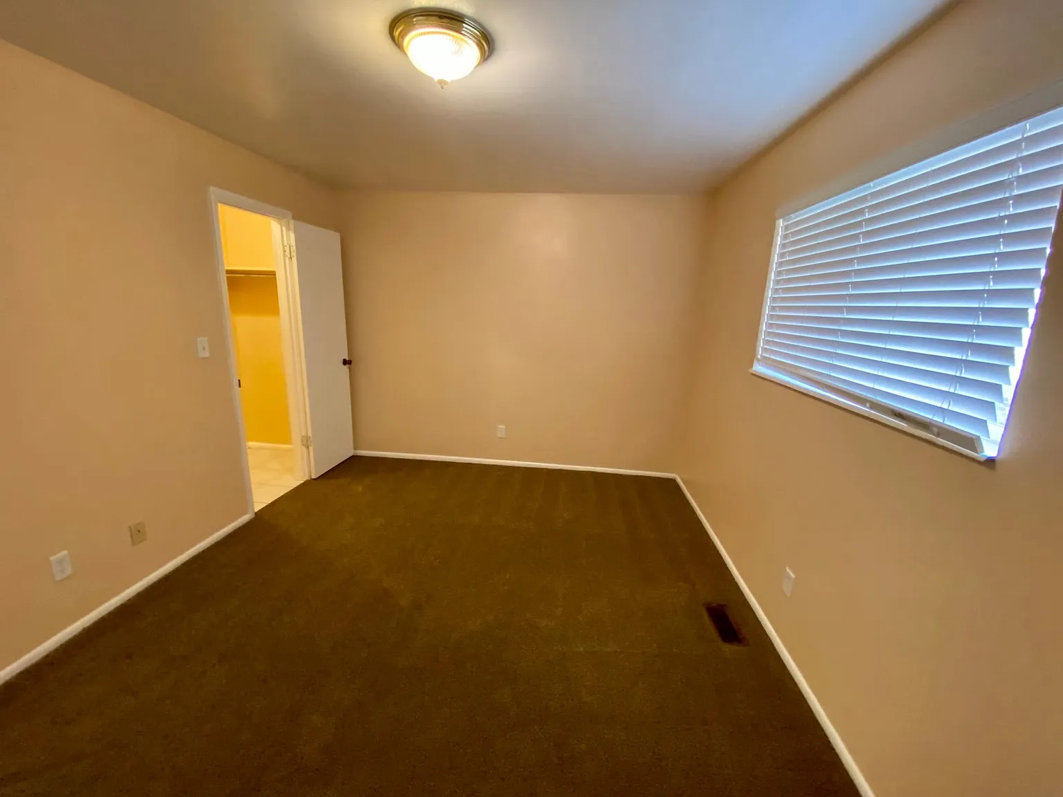 2 bed, 1012 sqft, $1,095 — Photo 4