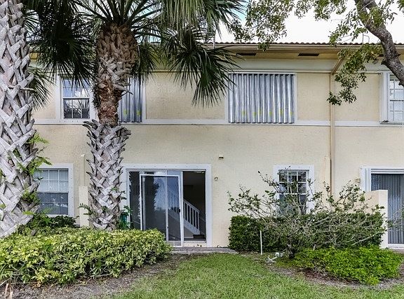 4th image of 2739 SW 84th Ter #104