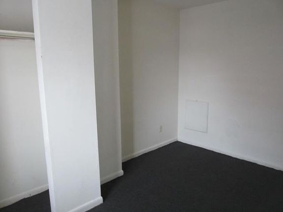 3rd image of 823 W 6th St APT C