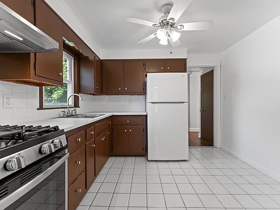 3rd image of 409 Tappan Rd Floor 2