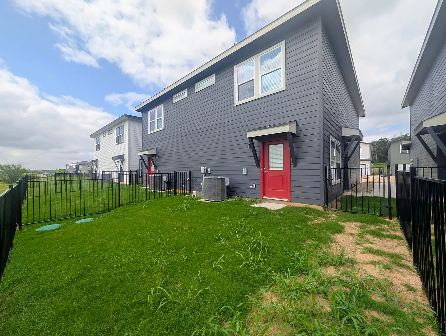 Brand New Duplex in New East Parks Community — Photo 4
