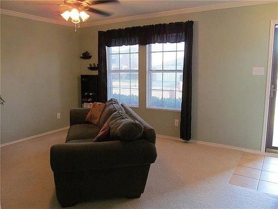 4th image of 2421 Red Oak Dr