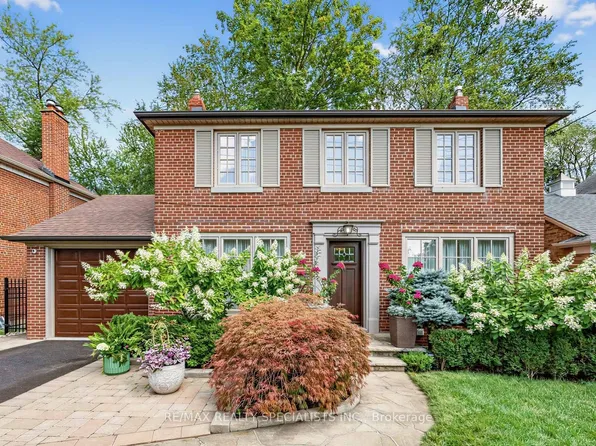 1211 Royal York Rd, Toronto, ON M9A 4B5