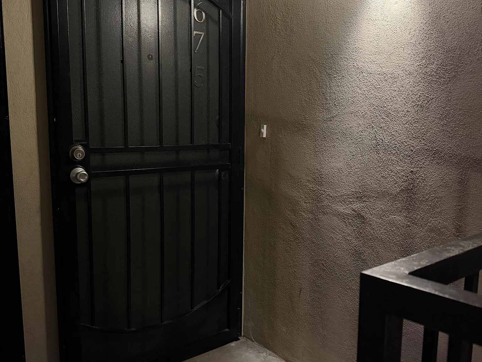 2 bed, 885 sqft, $2,400 — Photo 2